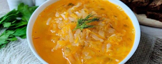 Щи из квашеной капусты — домашние кислые щи с мясом