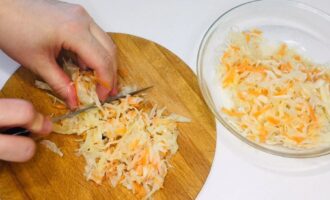 Фото как мы подготавливаем квашенную капусту